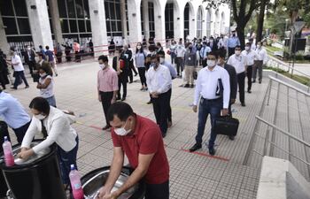 El informe epidemiológico del Poder Judicial indica que hasta ayer 102 funcionarios dieron positivo al test del nuevo coronavirus.