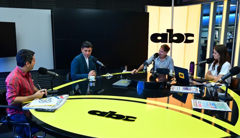 Víctor Ríos, ministro de la Corte Suprema, este jueves en los estudios de ABC Cardinal 730 AM.