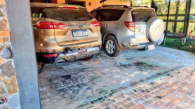 Los vehículos sufrieron solo daños parciales debido a la rápida reacción de Juan Moreira y sus familiares.