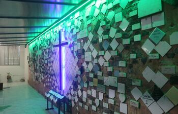 El espacio donde se encuentra la Cruz de Cirilo Duarte, en la parroquia De la Santa Cruz, fue remodelada por los fieles del barrio Sajonia.