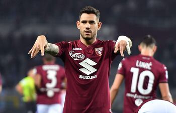 Antonio Sanabria, 25 años, festeja su gol anotado ayer para el Torino, con el que suma 7 tantos.