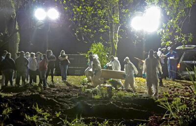 Los entierros en el mayor cementerio de São Paulo, Vila Formosa, se realizan incluso en la noche.