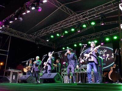 El grupo Esencia, organizador del autoconcierto, que tendrá lugar en el Club Sportivo Iteño. Estimaron que la iniciativa genera trabajo para más de 50 personas, entre artistas y técnicos.