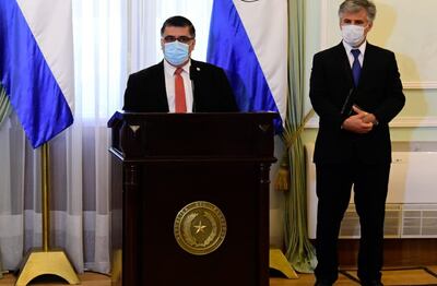 Julio Borba (izq.) fue confirmado ayer como nuevo ministro de Salud. A su lado, el ministro del Interior, Arnaldo Giuzzio.