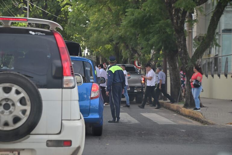 La PMT pone a disposición de la ciudadanía distintas líneas telefónicas para denunciar vehículos mal estacionados.