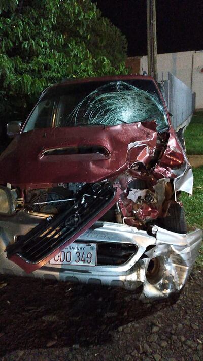 El vehículo involucrado quedó con varios daños.