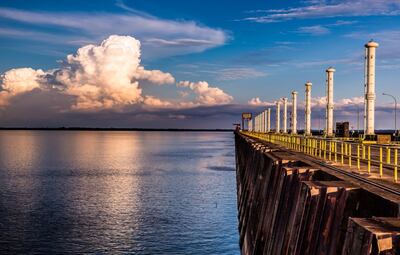 Embalse de la central hidroeléctrica paraguayo/brasileña Itaipú.