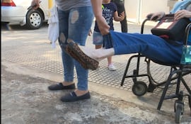 En el IPS, ni las sillas de ruedas funcionan, denuncian los asegurados que claman por mejoras.