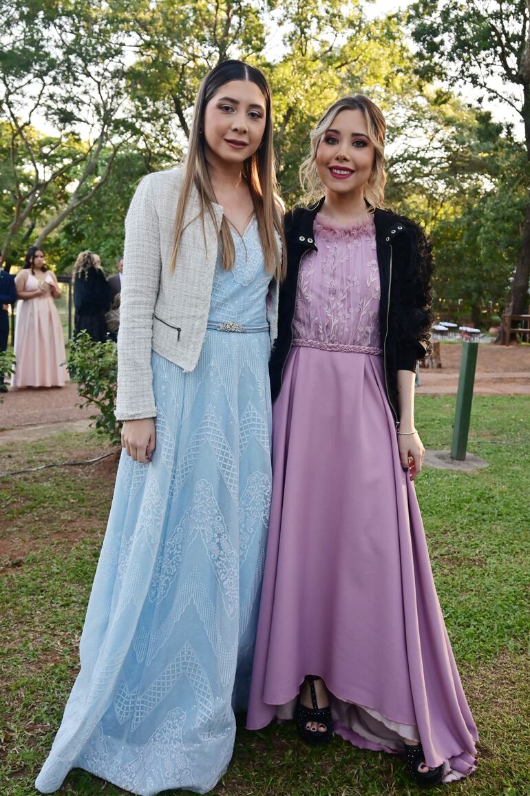 Karen Fleitas y Araceli González Orella.