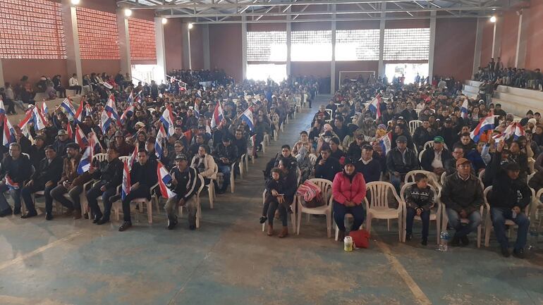 Dirigentes sociales y referentes políticos del segundo departamento participaron del acto político.