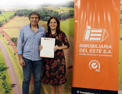 Juan Adriz es el ganador del terreno del sorteo de “La Comilona en Casa”. El terreno fue donado por Inmobiliaria del Este S.A.