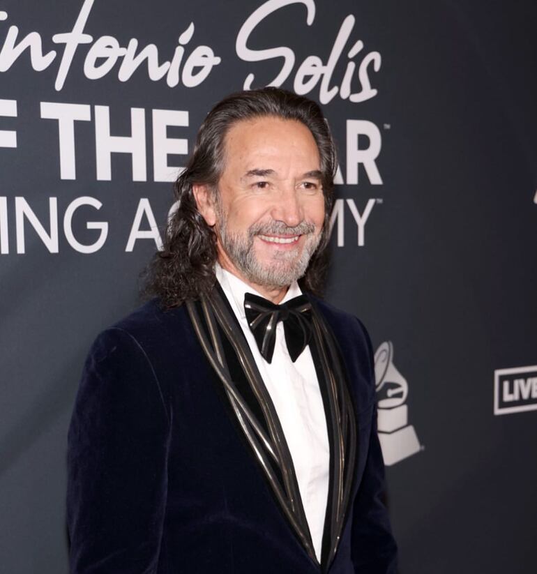 Marco Antonio Solís, feliz en el emotivo homenaje que recibió anoche en Las Vegas. (Instagram/Marco Antonio Solís)