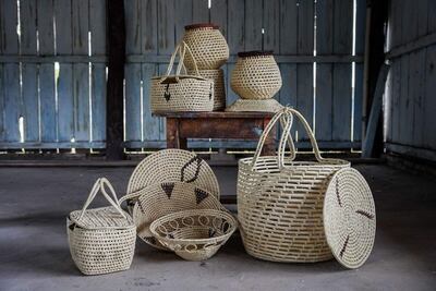 Artesanía del Pueblo Ishir de Puerto Esperanza, Bahía Negra, Chaco. Variedad de arte indígena será protagonista en la Feria "Ore", este viernes 12 y sábado 13 de noviembre en el Hall Central del Paseo la Galería.