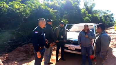 La comitiva fiscal-policial realizó varios allanamientos en la zona de la colonia Cururuó en busca de evidencias.