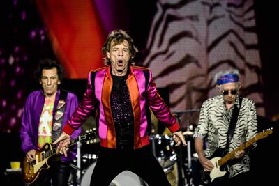 La banda británica The Rolling Stones se unió a TikTok. En la foto, el cantante Mick Jagger y los guitarristas Keith Richards (derecha) y Ron Wood (izquierda) durante un concierto en julio de 2022 en Francia.