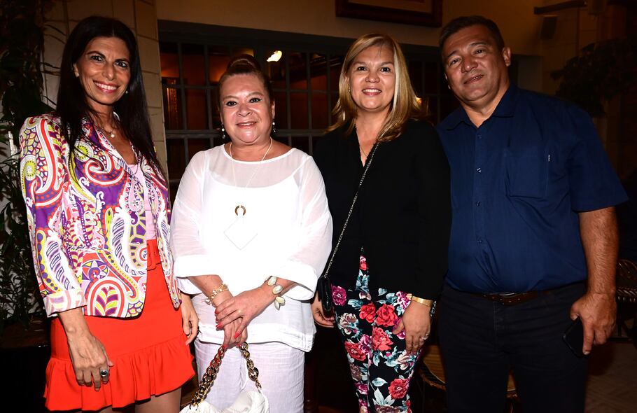 Carolina Harika, Lucía Velázquez, Ada Olmedo y Carlos Gernhofer.