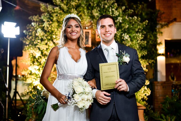 Contrajeron matrimonio Jazmín Zuleta Banks y Fabricio Coronel García.