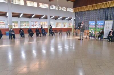 El ministro Juan Manuel Brunetti explicó la intención del plan de transformación educativa a referentes de la sociedad civil y autoridades municipales de varios municipios del Alto Paraná.