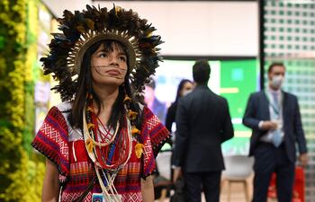Walelasoetxeige Paiter Bandeira Surui, activista indígena del estado de Rondonia, Brasil en la COP26 en Glasgow, Escocia.