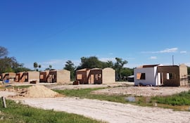 Las familias que viven en la franja de dominio de la ruta Transchaco serán reasentadas en casas diseñadas por ellos mismos, respetando sus costumbres y forma de vida.