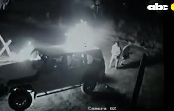 En videos se observa a dos hombres realizando el ataque.