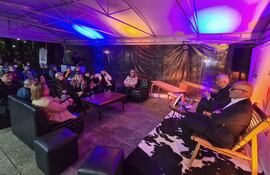 Mucha gente asistió al conversatorio en la Plaza Uruguaya.