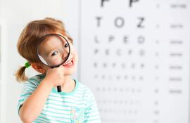 Los problemas en la vista pueden afectar el buen rendimiento escolar en los niños y adolescentes, por lo que se recomienda un chequeo antes de empezar las clases. No posponga la cita con el oftalmólogo.