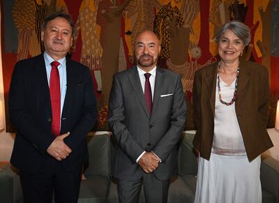 El viceministro de Relaciones Exteriores Raúl Silvero, el embajador de francia, Pierre-Christian Soccoja, y Milda Rivarola.