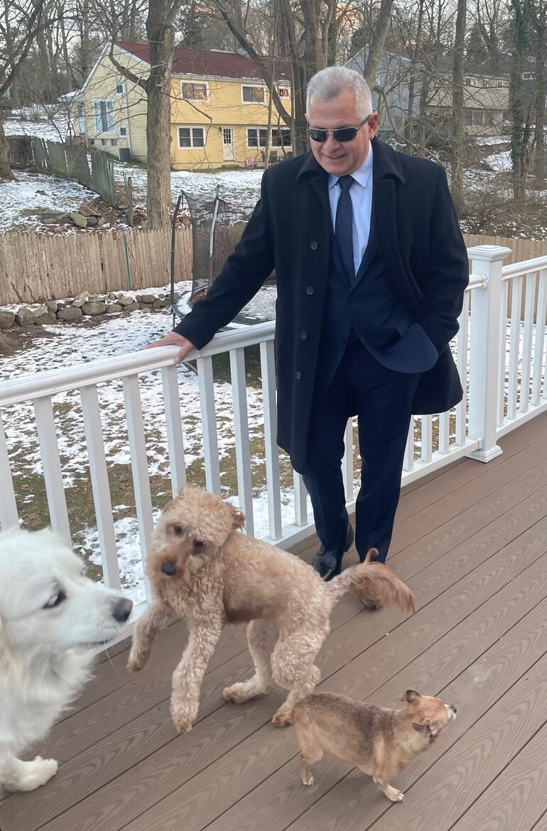 Roberto Aveiro confiesa que le fascinan los animales.