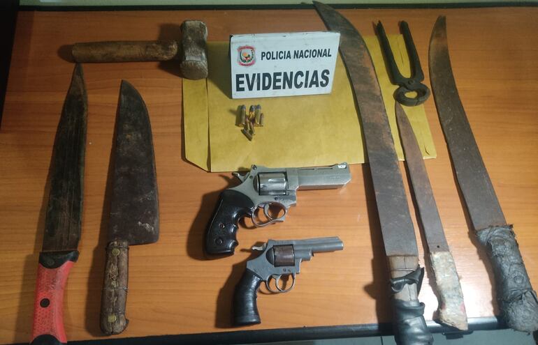 Numerosas armas fueron incautadas por la Policía Nacional en Capiatá.