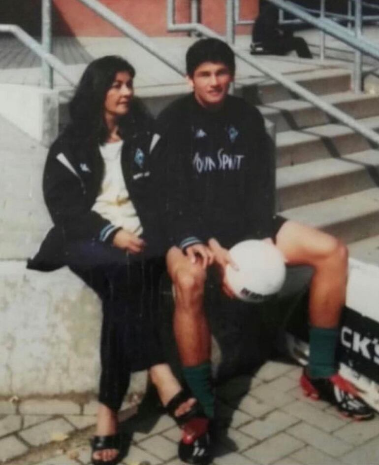 Doña Silvia, siempre acompañando a su hijo Nelson. Para el León Guaraní su madre es el "mayor ejemplo de bondad, respeto y humildad". (Instagram/Nelson Haedo Valdez)