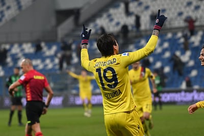 Federico Santander festeja el tanto que convirtió para el Bologna por la jornada 19 de la Serie A de Italia.