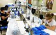 La producción de mascarillas es un paliativo para las empresas en esta etapa de crisis económica por la pandemia del coronavirus.
