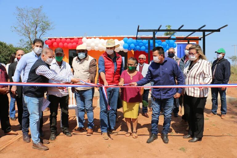 En los últimos días, el presidente de la República, Mario Abdo Benítez, acompañó al ministro Dany Durand a entrega de viviendas sociales edificadas con el Fonavis. Los eventos se desarrollaron en medio de críticas a la falta de transparencia del programa.