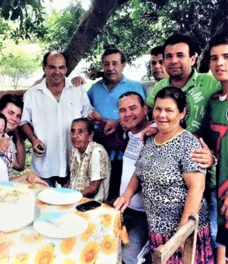 Una instantánea familiar con la abuela Narcisa Riquelme