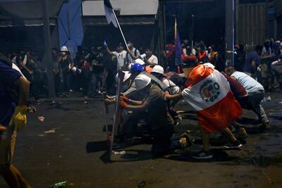 Enfrentamientos y ataques a infraestructura en nuevas protestas en Lima