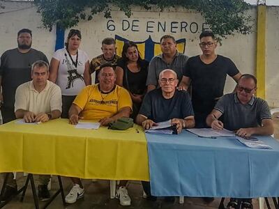 Las nuevas autoridades del Club 6 de Enero de Lambaré.