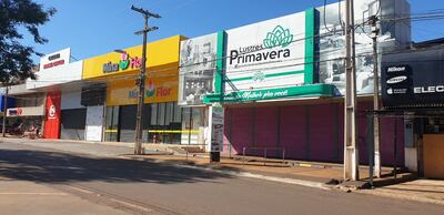 Comercios cerrados en Salto del Guairá.