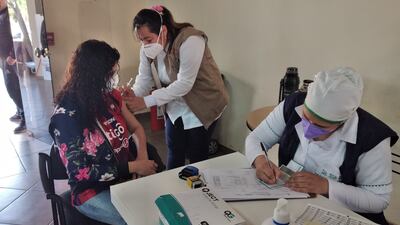 Jornada de vacunación a adultos mayores en Ayolas.