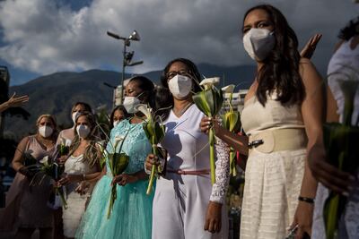 Venezolanos celebran el amor con boda múltiple en una plaza de Caracas