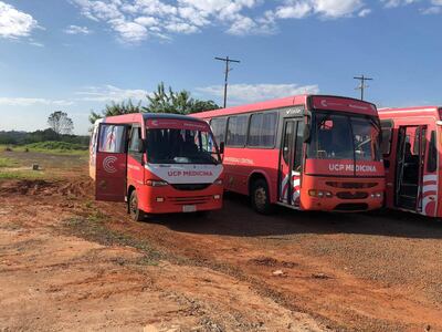 Los delincuentes violentaron las puertas de los buses estacionados para hurtar.