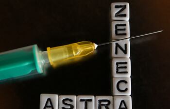 La vacuna Oxford/AstraZeneca contra el COVID-19 se aplicará solo a los mayores de 55 años.