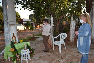 Rezo del santo rosario, todos los días a las 16:00, en Villa Esperanza de San Juan, Misiones.