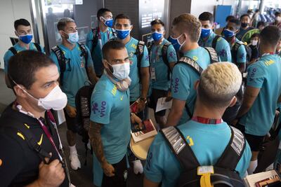 Dani Alves (c) es el más experimentado del equipo brasileño.