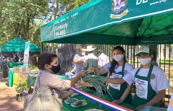 Estudiantes de Yaguarón fueron los expositores en la feria.