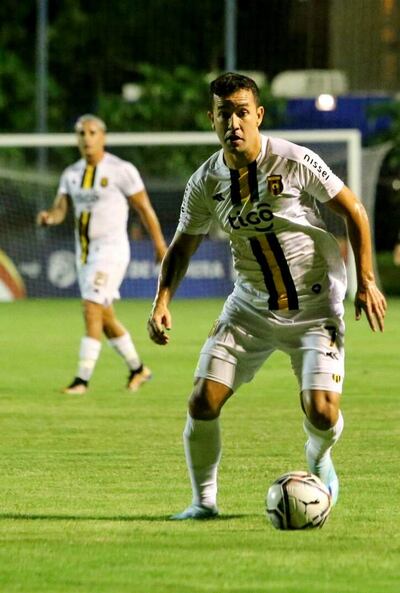 Néstor Camacho, titular en Guaraní ante Danubio.