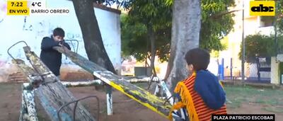 Niños no tienen juegos seguros en la plaza General Patricio Escobar del barrio Obrero