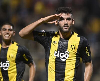 El zaguero Fernando José Román Torales (21 años) celebra el tanto de apertura en el triunfo de ayer ante Tacuary.