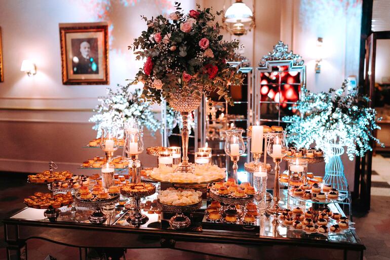 El servicio de catering al igual que los dulces estuvieron a cargo del equipo gastronómico del hotel.