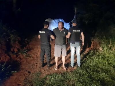 Detienen a un hombre que estaba por sacrificar a una vaca preñada robada.